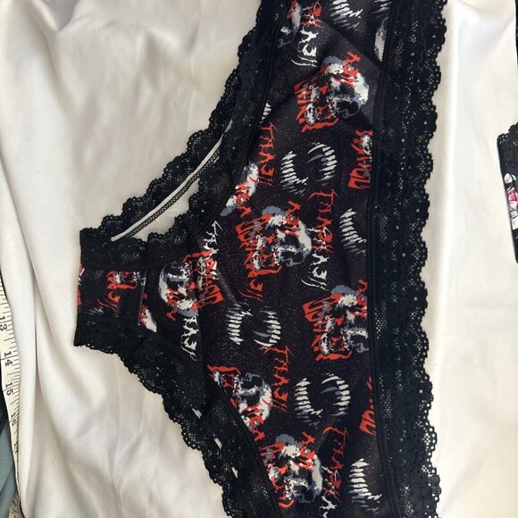 Morvia 1pc Black lace trim goth Skater Emo panties XL Black Skull & Red Letters - Picture 4 of 7